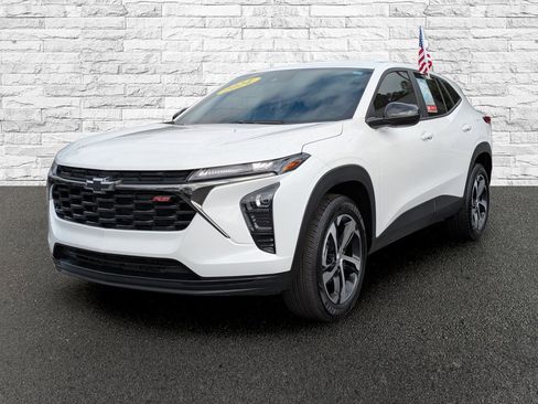 Used 2024 Chevrolet Trax RS image 2