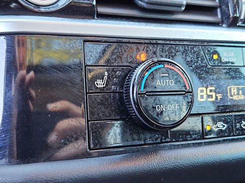 Used 2024 Nissan Pathfinder SV w/ SV Premium Package image 18