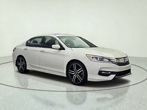 Used 2017 Honda Accord Sport image 8