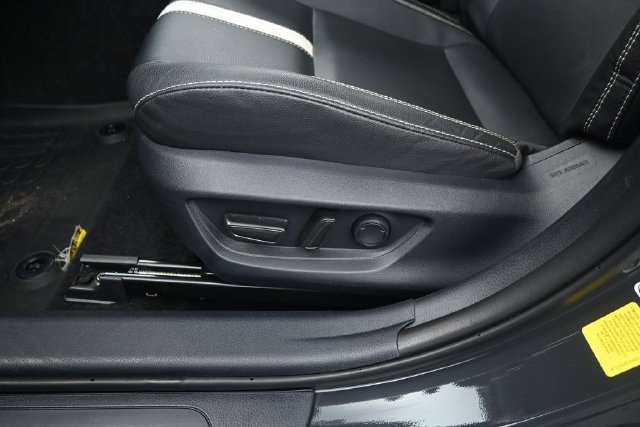 Used 2025 Toyota Camry SE w/ Convenience Package FWD image 10