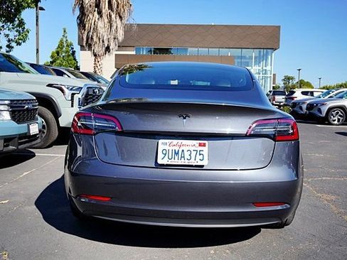 Used 2023 Tesla Model 3 Standard Range image 9