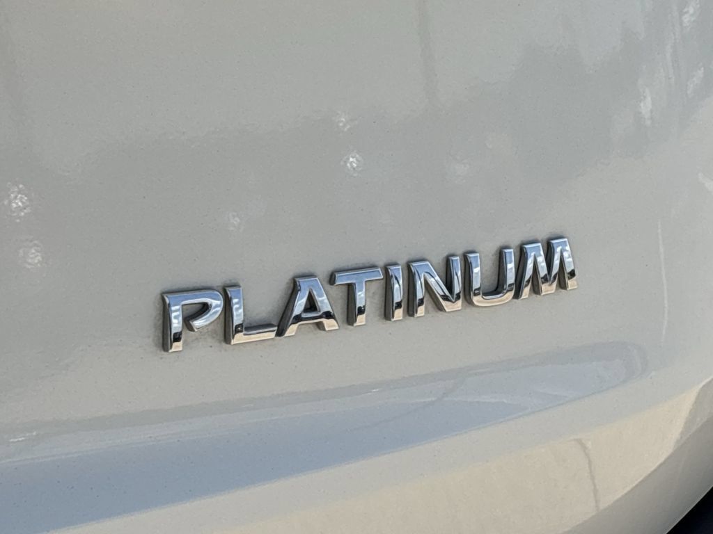 Used 2023 Nissan Rogue Platinum w/ Platinum Premium Package FWD image 8