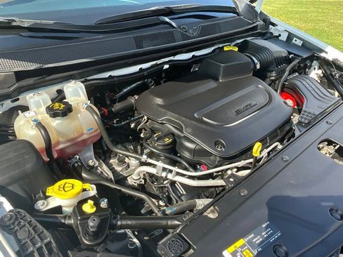 Used 2025 Chrysler Pacifica Select FWD image 11
