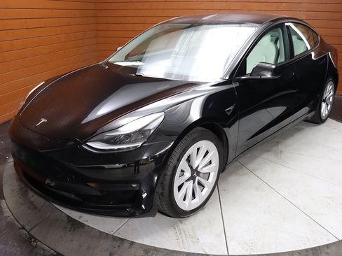 Used 2023 Tesla Model 3 Standard Range image 5