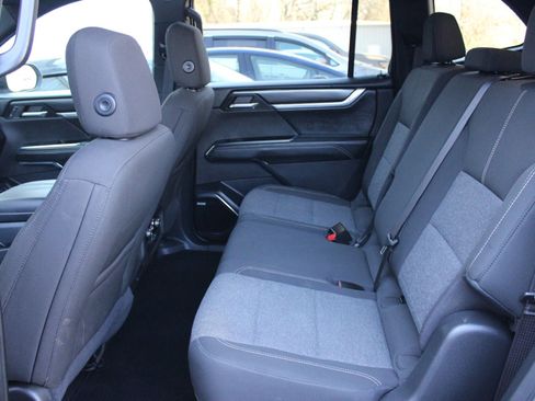 Used 2025 GMC Acadia Elevation image 18