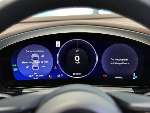 New 2024 Porsche Macan 4 Electric image 27