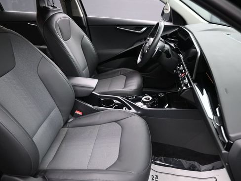 Used 2023 Kia Niro EX FWD image 33