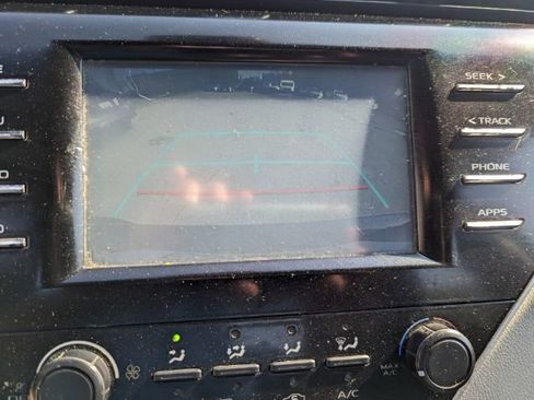 Used 2018 Toyota Camry LE image 24