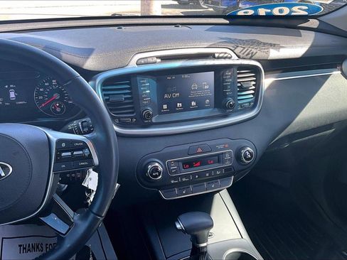 Used 2019 Kia Sorento LX w/ LX V6 Convenience Package image 9
