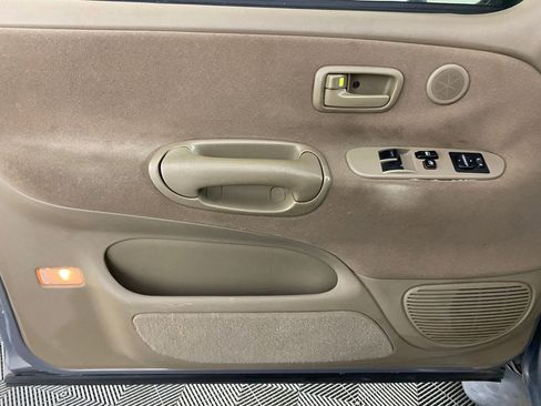 Used 2002 Toyota Tundra Limited image 11