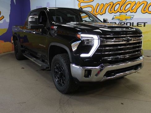 Used 2024 Chevrolet Silverado 3500 LTZ w/ LTZ Plus Package AWD/4WD image 4