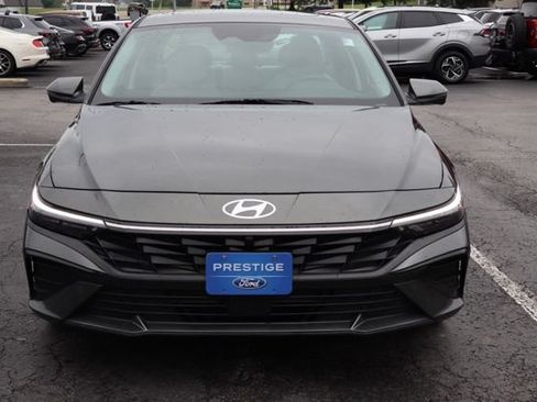 Used 2024 Hyundai Elantra Limited FWD image 12