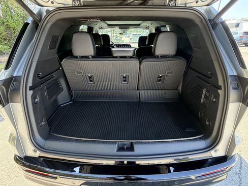 Used 2025 Chevrolet Traverse High Country image 4