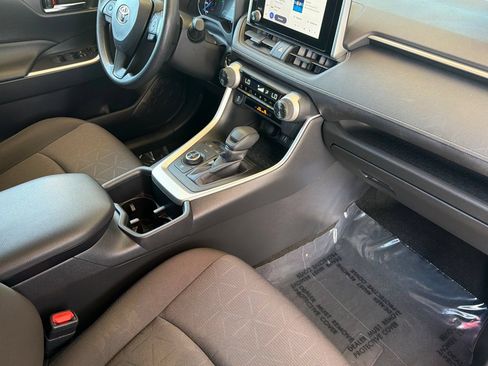 Used 2025 Toyota RAV4 XLE AWD/4WD image 18