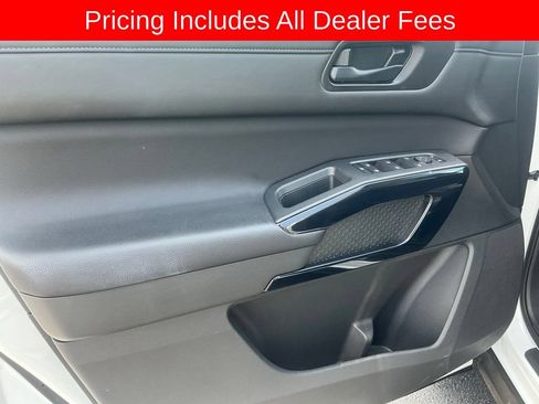Used 2025 Nissan Pathfinder SV FWD image 10