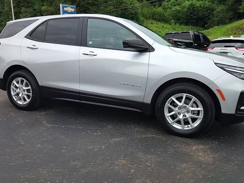 Used 2022 Chevrolet Equinox LS w/ LS Convenience Package image 10