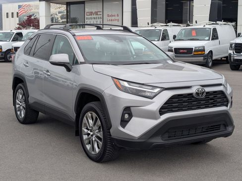 Used 2023 Toyota RAV4 XLE Premium image 7