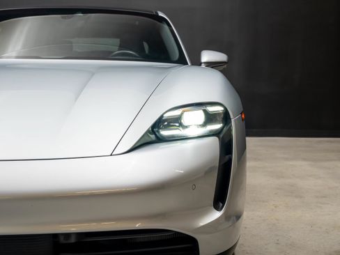 Certified 2020 Porsche Taycan 4S AWD/4WD image 11