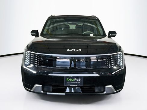 Used 2024 Kia EV9 Land AWD/4WD image 2