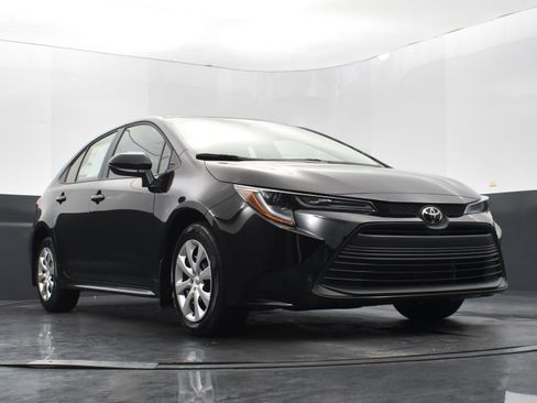 Used 2025 Toyota Corolla LE image 41