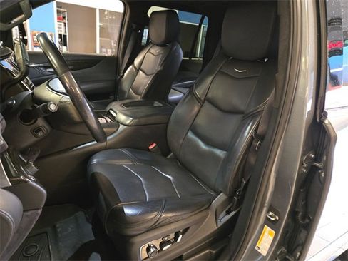 Used 2019 Cadillac Escalade Platinum image 11