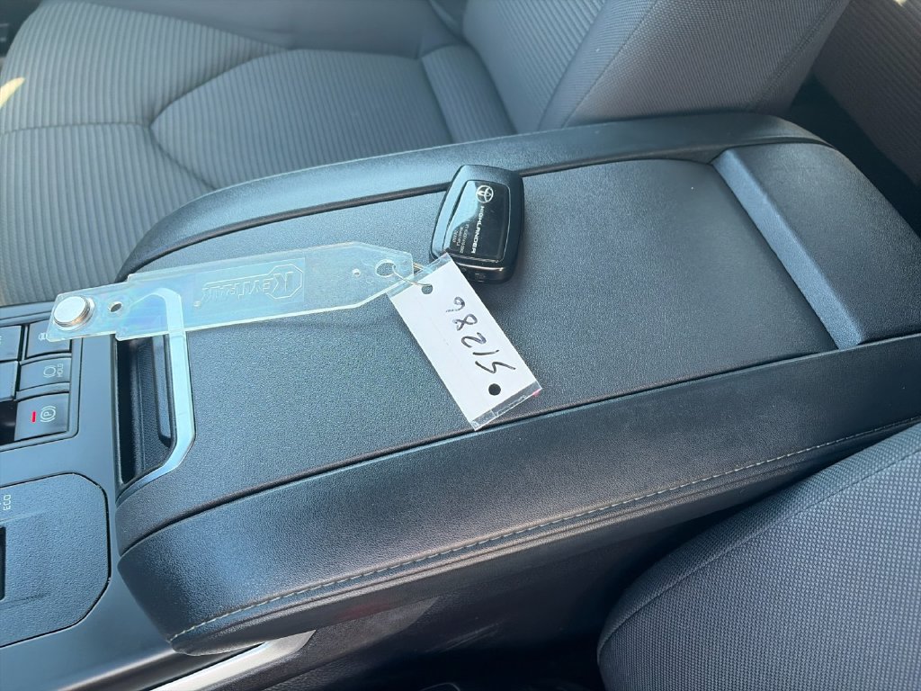 Used 2023 Toyota Highlander LE FWD image 9