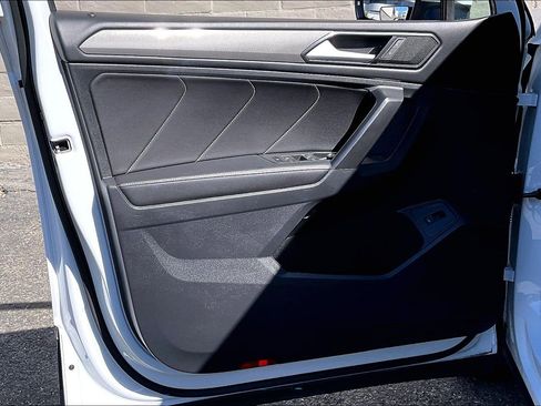 Certified 2024 Volkswagen Tiguan SE image 22