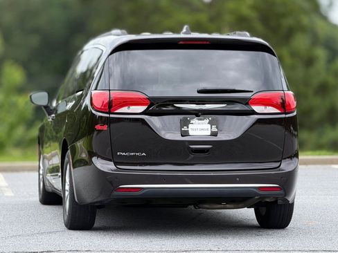 Used 2017 Chrysler Pacifica Touring-L FWD image 5