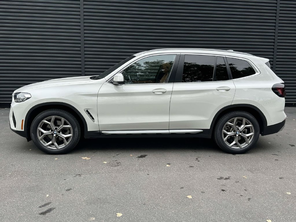 Used 2024 BMW X3 xDrive30i w/ Premium Package w/ZPA AWD/4WD image 2