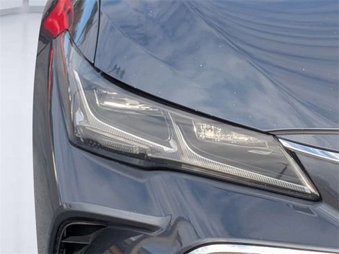 Used 2020 Toyota Avalon Limited image 9