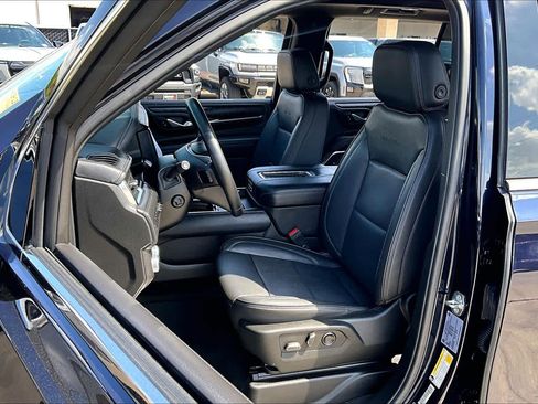 Used 2024 GMC Yukon XL Denali w/ Max Trailering Package image 8