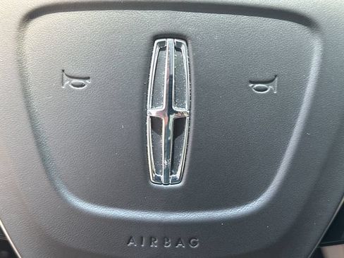 Used 2019 Lincoln Nautilus Reserve FWD image 21