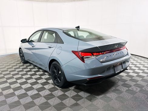 Used 2023 Hyundai Elantra SEL FWD image 5