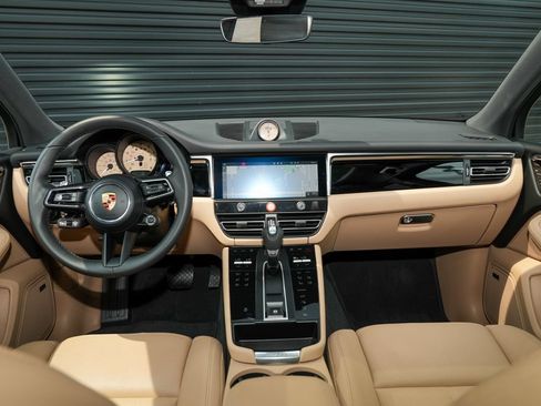 Certified 2026 Porsche Macan AWD/4WD image 29