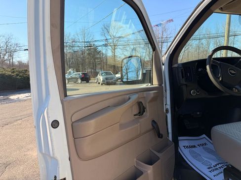 Used 2009 Chevrolet Express 1500 image 10