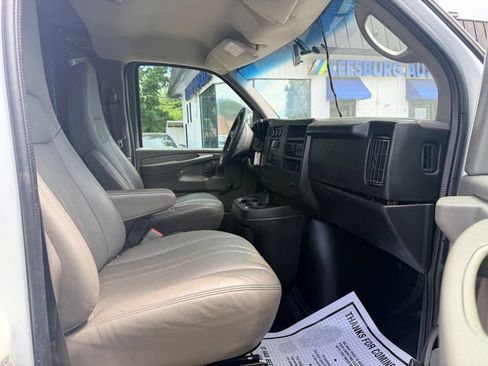 Used 2011 Chevrolet Express 2500 RWD image 12