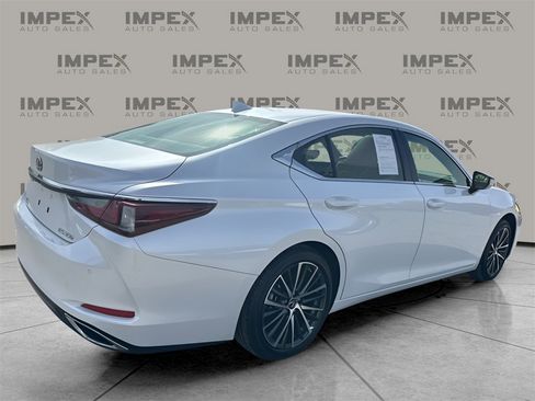 Used 2025 Lexus ES 350 w/ Premium Package image 5