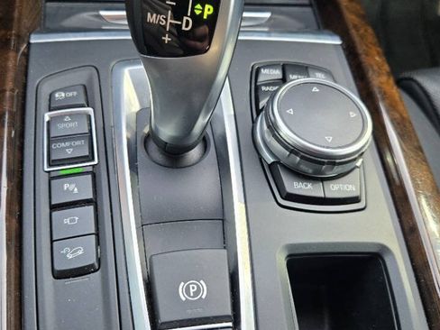 Used 2015 BMW X5 xDrive50i AWD/4WD image 32