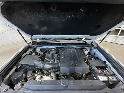 Used 2018 Toyota 4Runner SR5 RWD image 30