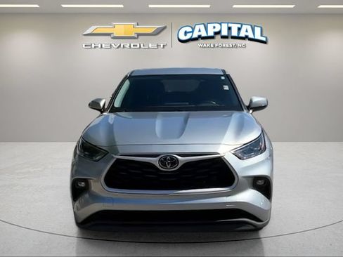 Used 2023 Toyota Highlander LE FWD image 8