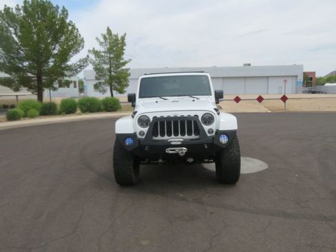 Used 2014 Jeep Wrangler Unlimited Sahara w/ Max Tow Package AWD/4WD image 11