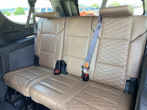 Used 2023 Cadillac Escalade ESV Premium Luxury AWD/4WD image 20