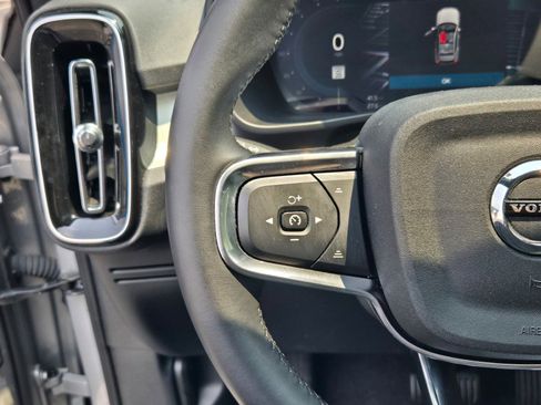 Used 2024 Volvo XC40 B5 Core image 31