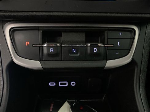 Used 2024 GMC Terrain SLE w/ Driver Convenience Package image 19