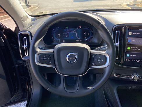 Used 2025 Volvo XC40 B5 Core image 93