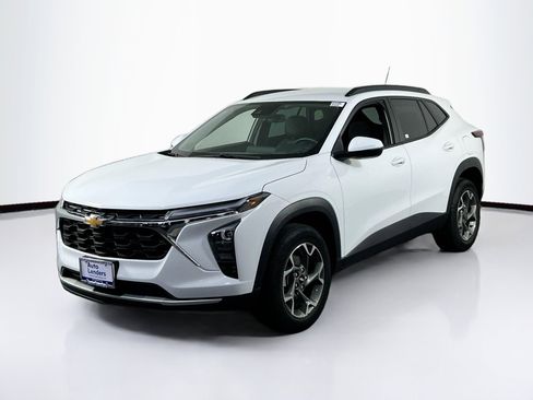 Used 2025 Chevrolet Trax LT w/ Driver Confidence Package FWD image 1
