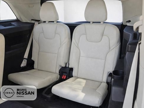 Used 2019 Volvo XC90 T5 Momentum w/ Advanced Package FWD image 11