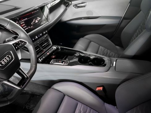 Used 2023 Audi e-tron GT Premium Plus image 17