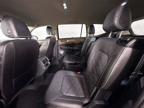 Used 2024 Volkswagen Atlas SE FWD image 24