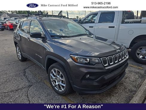 Used 2022 Jeep Compass Latitude w/ Sun and Sound Group AWD/4WD image 3